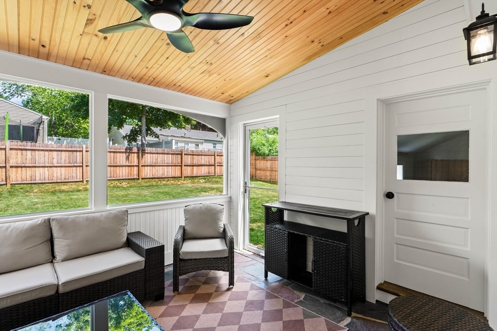 46 Woodcrest Dr Wakefield, MA 01880
