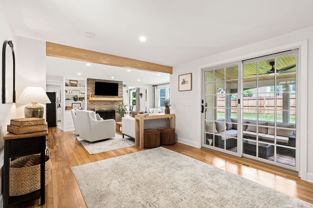 46 Woodcrest Dr Wakefield, MA 01880