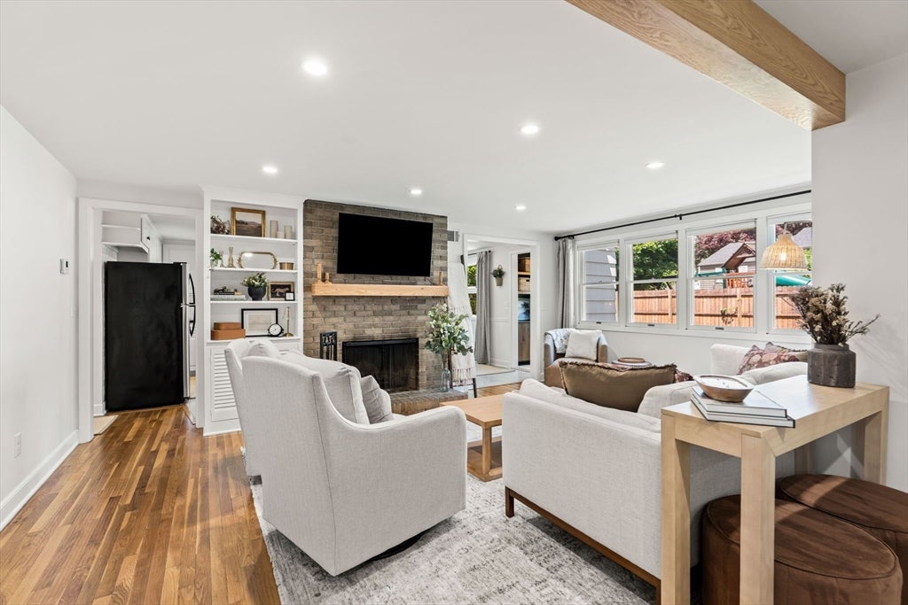 46 Woodcrest Dr Wakefield, MA 01880