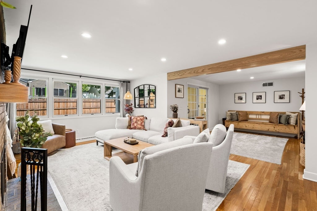 46 Woodcrest Dr Wakefield, MA 01880