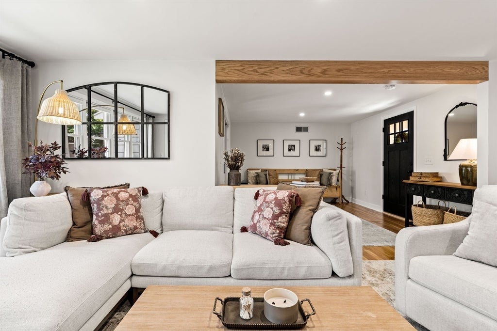 46 Woodcrest Dr Wakefield, MA 01880