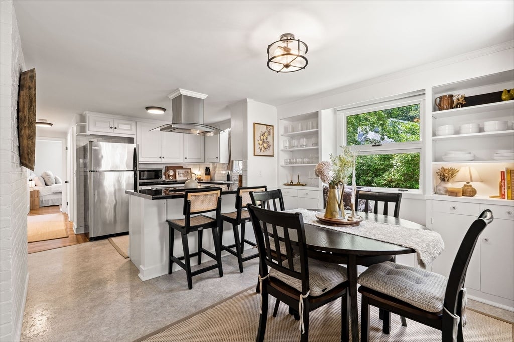 46 Woodcrest Dr Wakefield, MA 01880