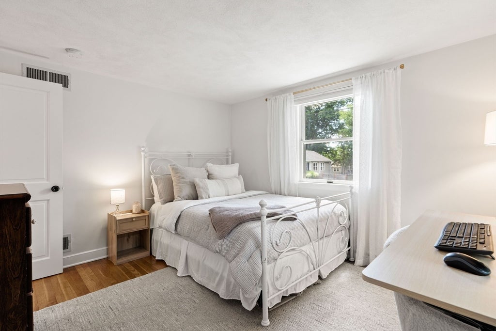 46 Woodcrest Dr Wakefield, MA 01880