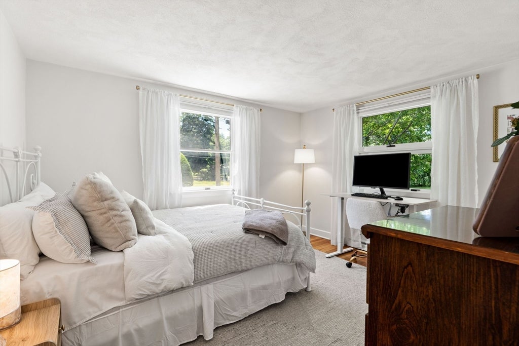 46 Woodcrest Dr Wakefield, MA 01880