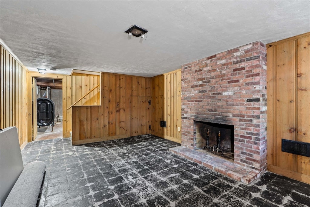 46 Woodcrest Dr Wakefield, MA 01880