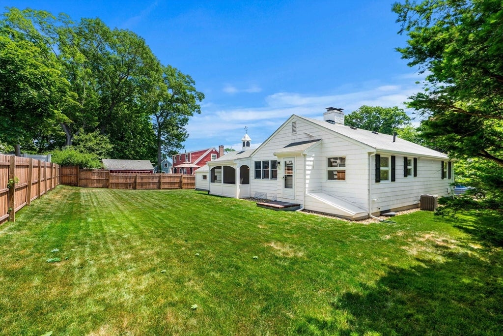 46 Woodcrest Dr Wakefield, MA 01880