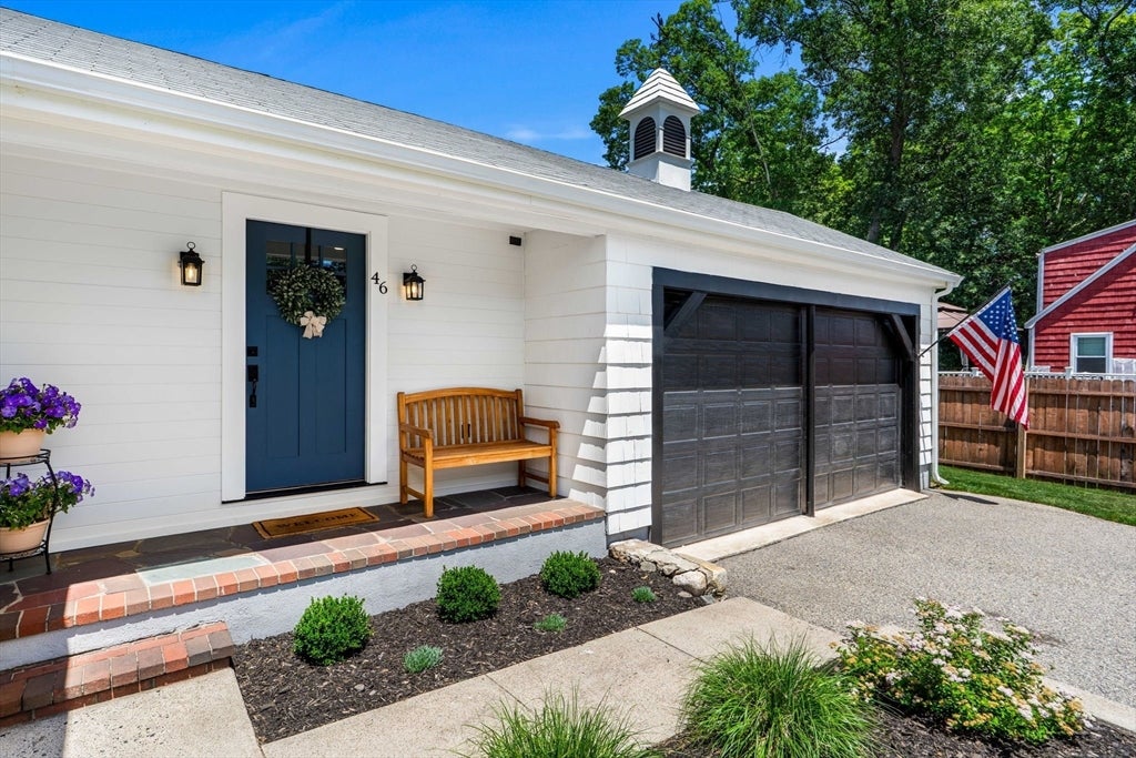 46 Woodcrest Dr Wakefield, MA 01880