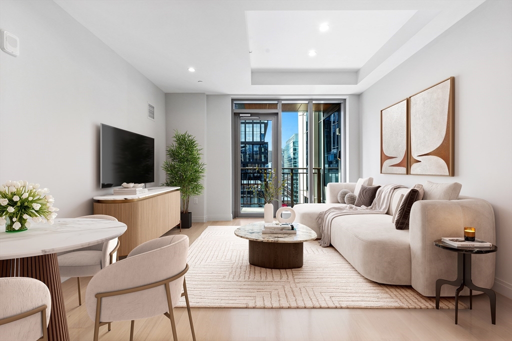 135 Seaport Blvd #1807