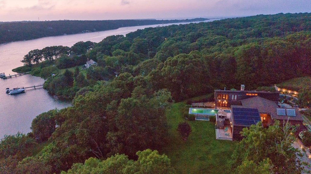 400 Barnes Rd Oak Bluffs, MA 02557 400 Barnes Rd Oak Bluffs, MA 02557