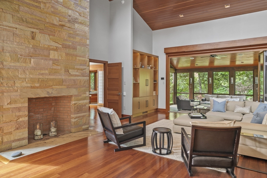 400 Barnes Rd Oak Bluffs, MA 02557 400 Barnes Rd Oak Bluffs, MA 02557