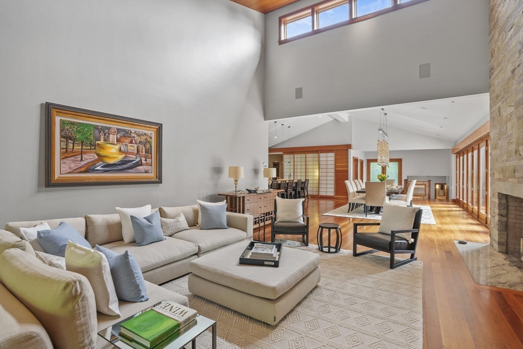 400 Barnes Rd Oak Bluffs, MA 02557 400 Barnes Rd Oak Bluffs, MA 02557