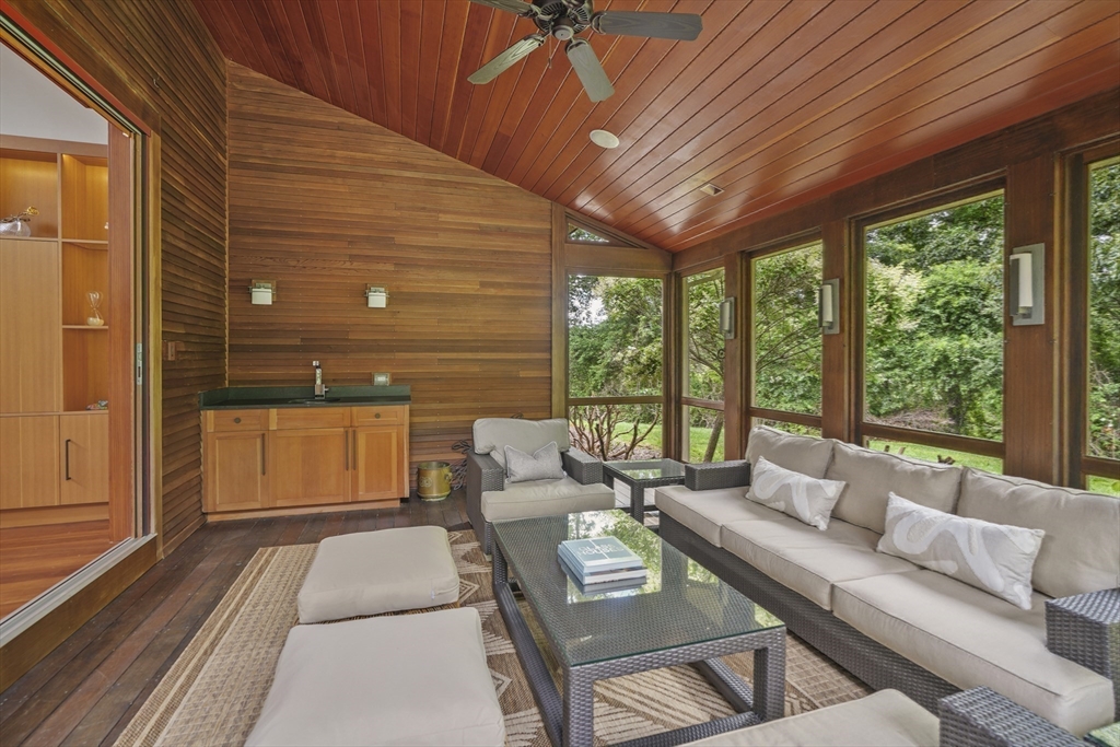 400 Barnes Rd Oak Bluffs, MA 02557 400 Barnes Rd Oak Bluffs, MA 02557