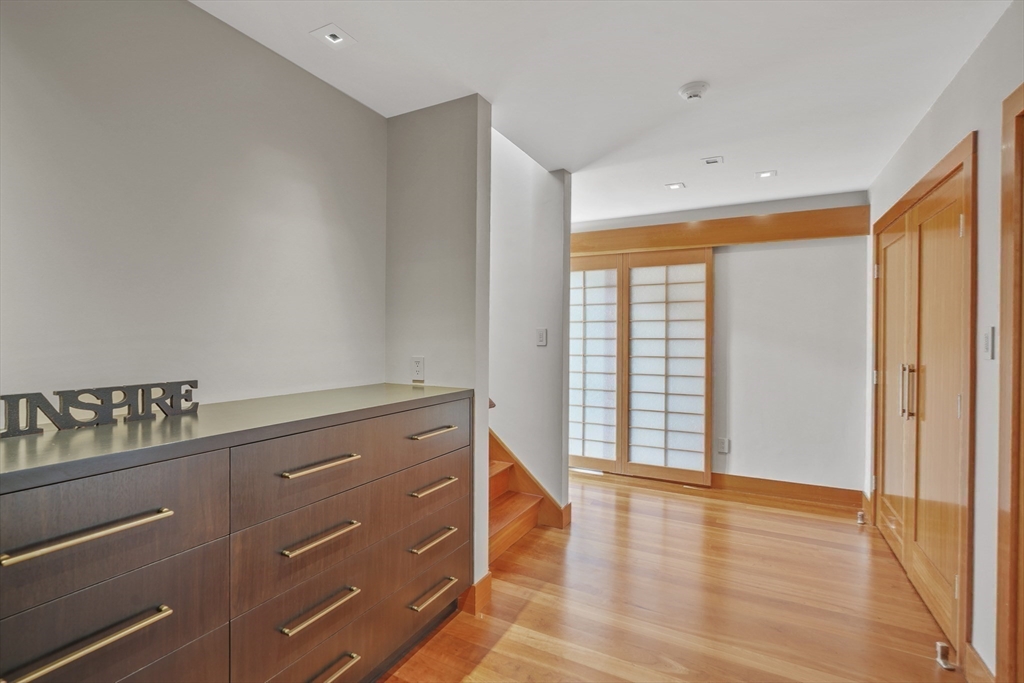 400 Barnes Rd Oak Bluffs, MA 02557 400 Barnes Rd Oak Bluffs, MA 02557