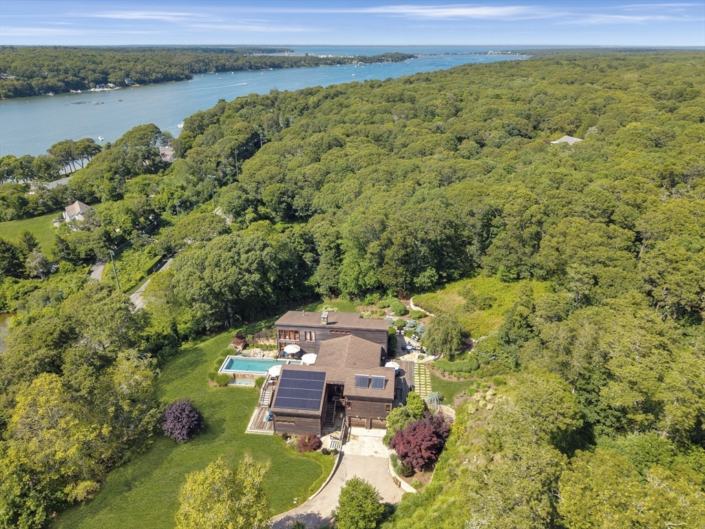 400 Barnes Rd Oak Bluffs, MA 02557 400 Barnes Rd Oak Bluffs, MA 02557