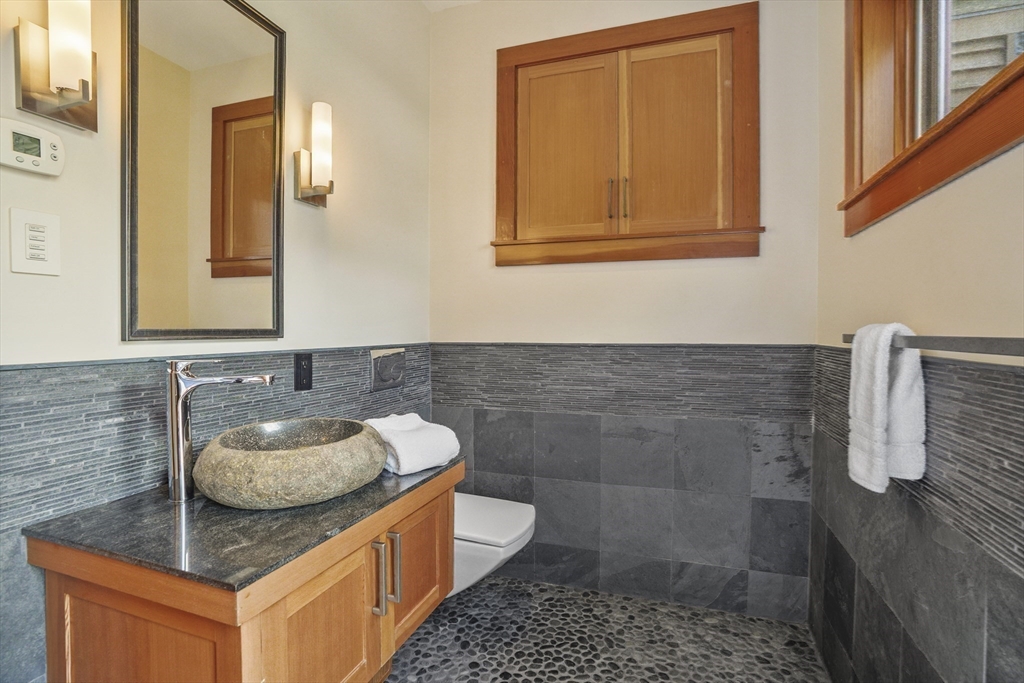 400 Barnes Rd Oak Bluffs, MA 02557 400 Barnes Rd Oak Bluffs, MA 02557