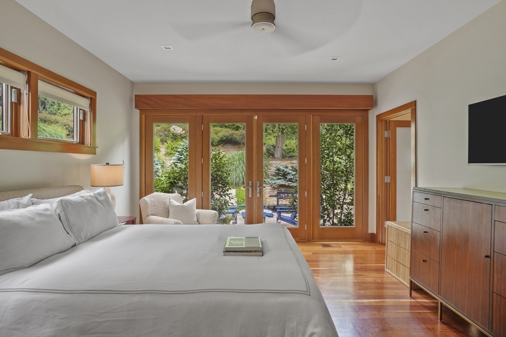 400 Barnes Rd Oak Bluffs, MA 02557 400 Barnes Rd Oak Bluffs, MA 02557