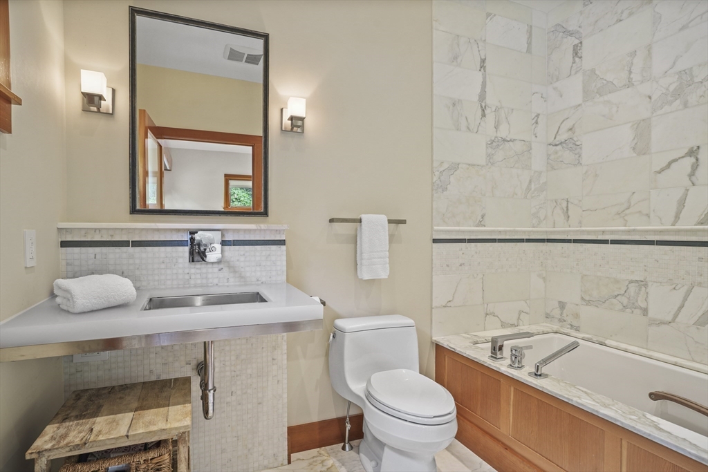 400 Barnes Rd Oak Bluffs, MA 02557 400 Barnes Rd Oak Bluffs, MA 02557