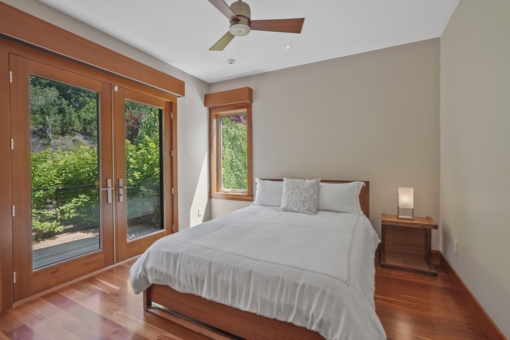 400 Barnes Rd Oak Bluffs, MA 02557 400 Barnes Rd Oak Bluffs, MA 02557