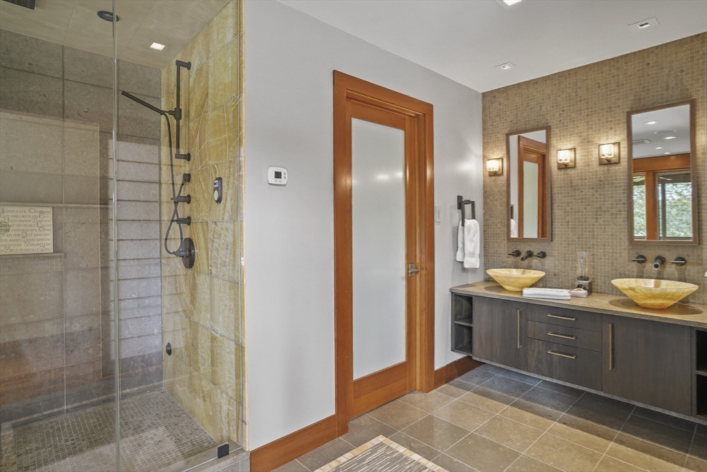 400 Barnes Rd Oak Bluffs, MA 02557 400 Barnes Rd Oak Bluffs, MA 02557
