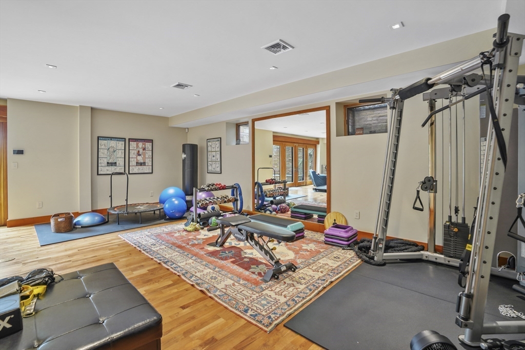 400 Barnes Rd Oak Bluffs, MA 02557 400 Barnes Rd Oak Bluffs, MA 02557