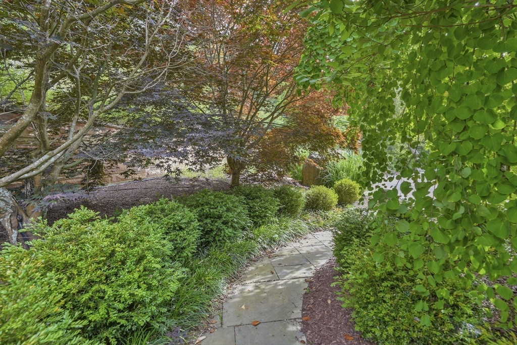 400 Barnes Rd Oak Bluffs, MA 02557 400 Barnes Rd Oak Bluffs, MA 02557