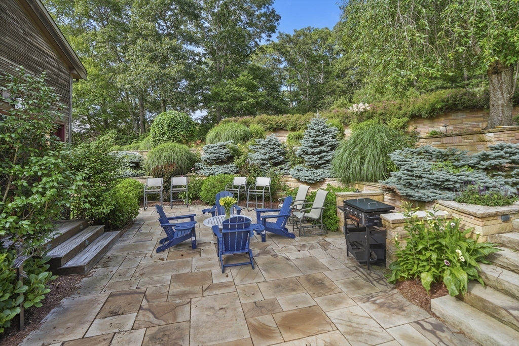 400 Barnes Rd Oak Bluffs, MA 02557 400 Barnes Rd Oak Bluffs, MA 02557