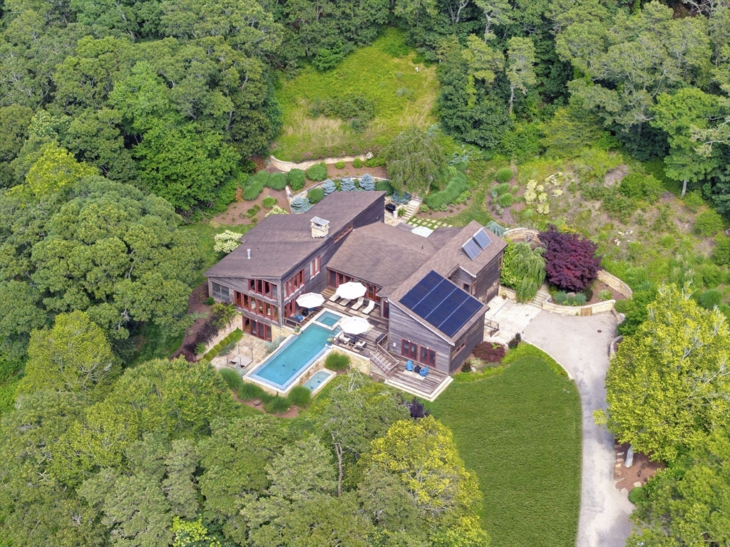 400 Barnes Rd Oak Bluffs, MA 02557 400 Barnes Rd Oak Bluffs, MA 02557