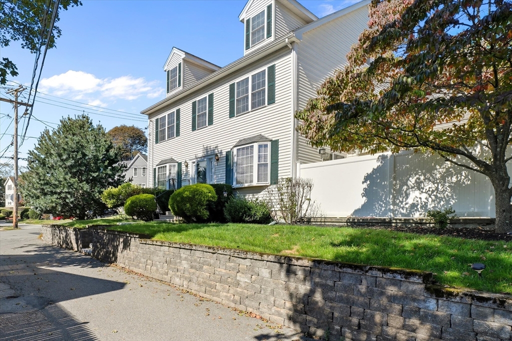 5 Bateman Ct #5 Wakefield, MA 01880 5 Bateman Ct #5 Wakefield, MA 01880