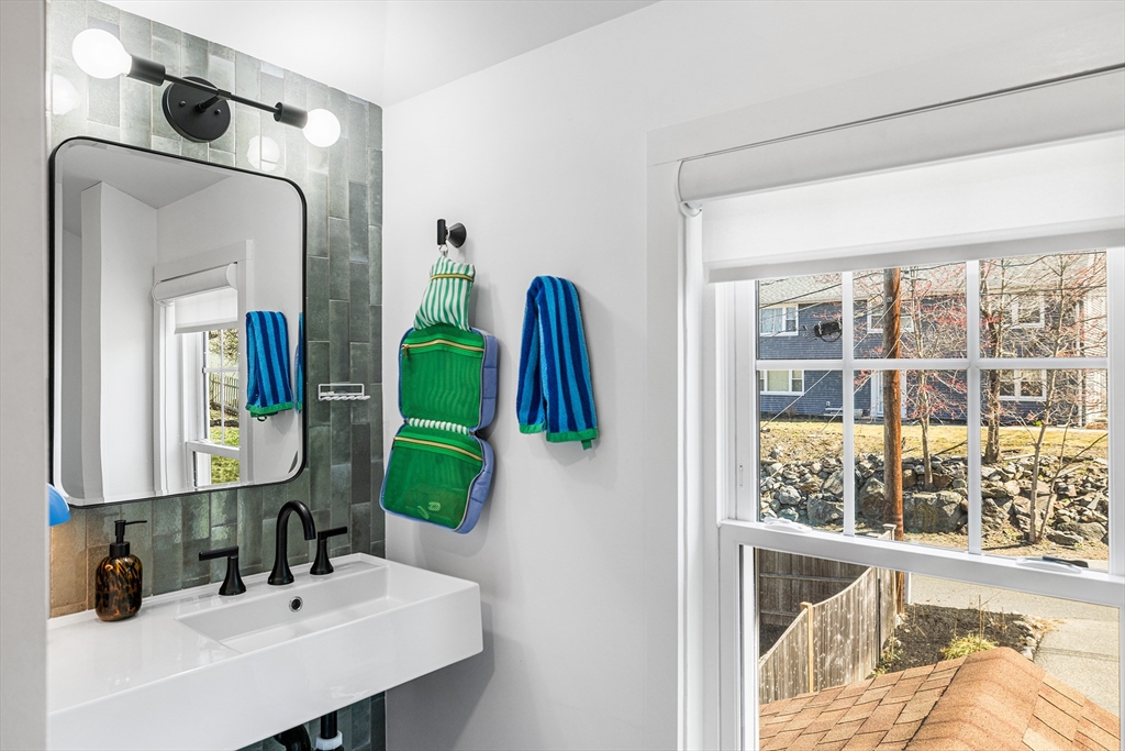 17 Vale Rd Wakefield, MA 01880