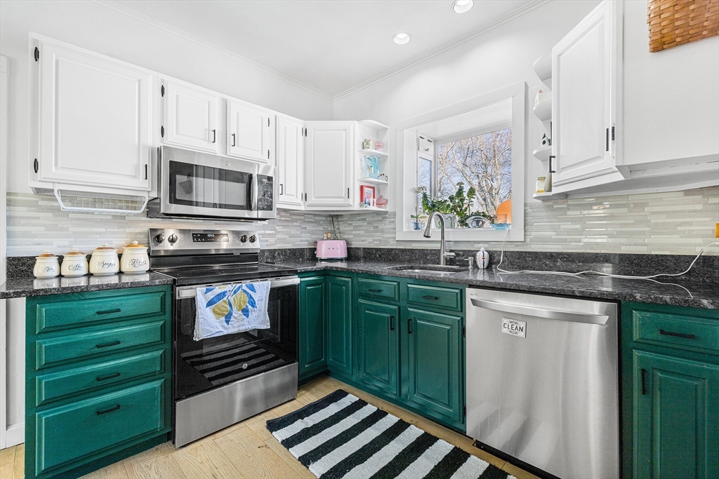 17 Vale Rd Wakefield, MA 01880