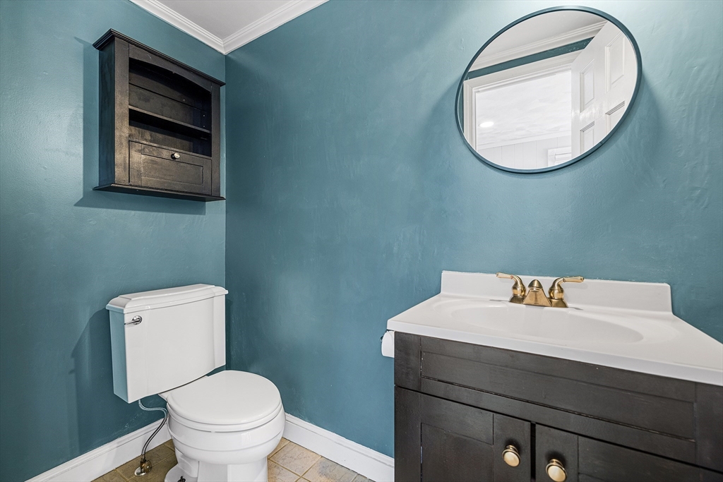 17 Vale Rd Wakefield, MA 01880