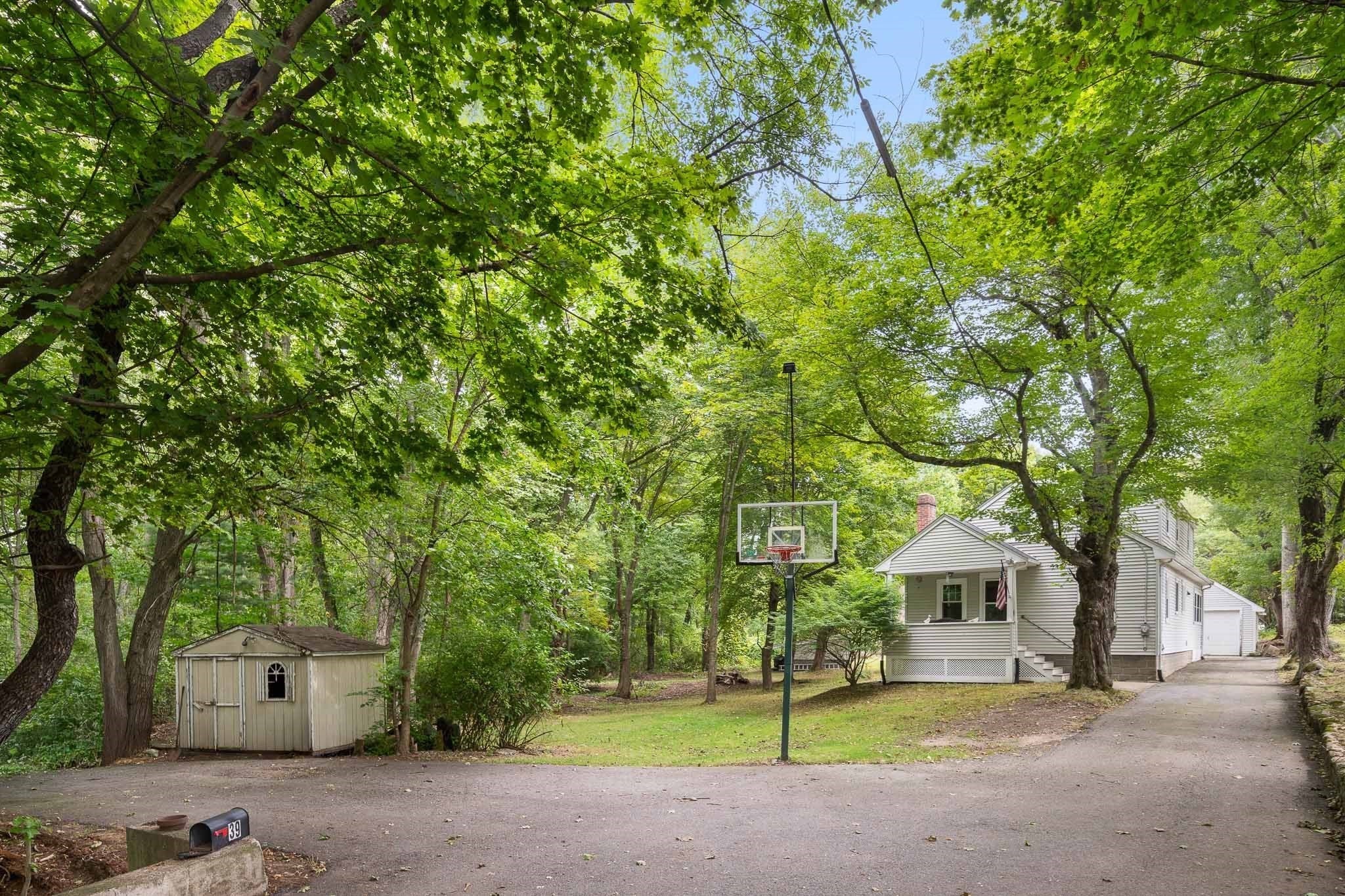 39 Montrose Ave Wakefield, MA 01880
