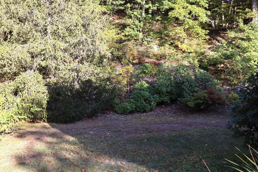 18 Crosby Rd Wakefield, MA 01880 18 Crosby Rd Wakefield, MA 01880