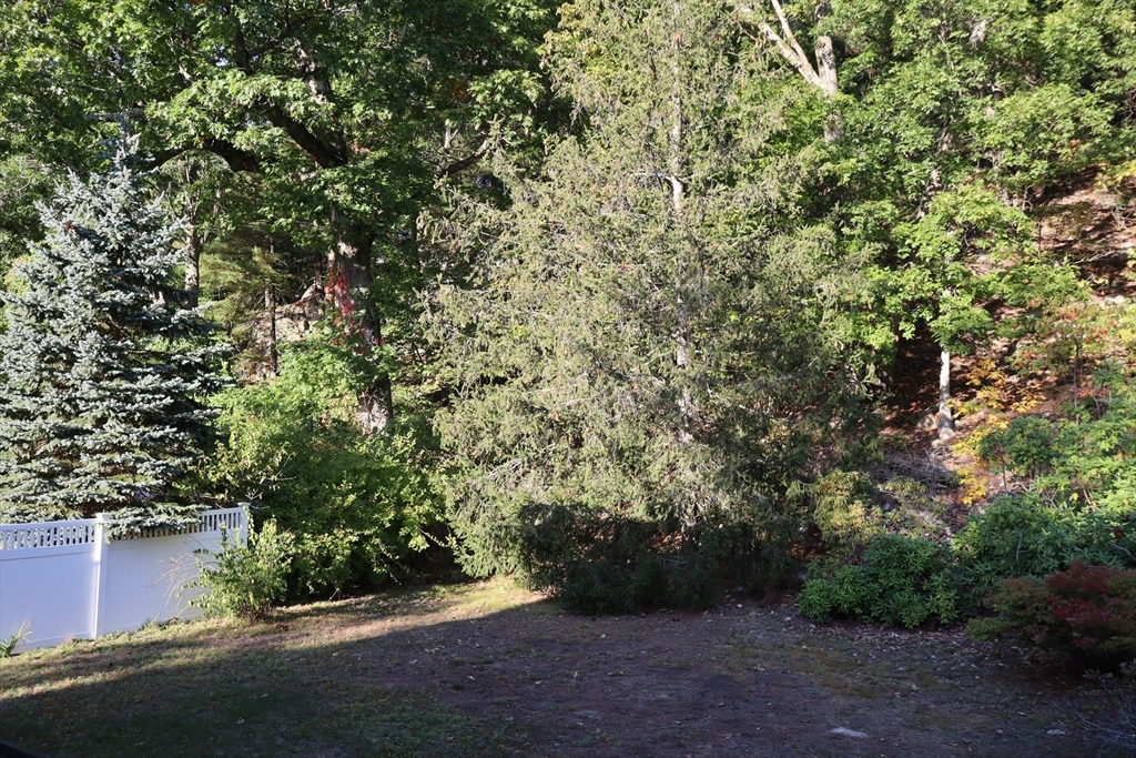 18 Crosby Rd Wakefield, MA 01880 18 Crosby Rd Wakefield, MA 01880