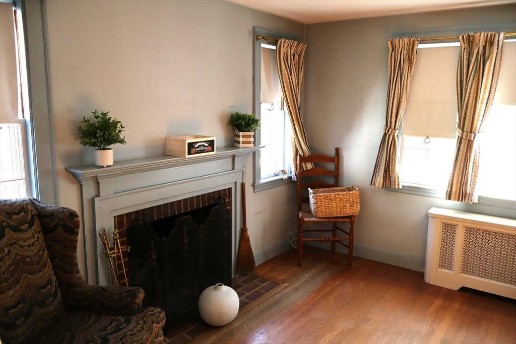 18 Crosby Rd Wakefield, MA 01880 18 Crosby Rd Wakefield, MA 01880
