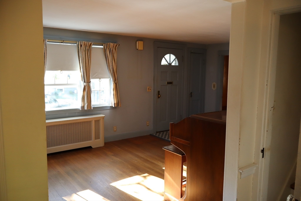 18 Crosby Rd Wakefield, MA 01880 18 Crosby Rd Wakefield, MA 01880