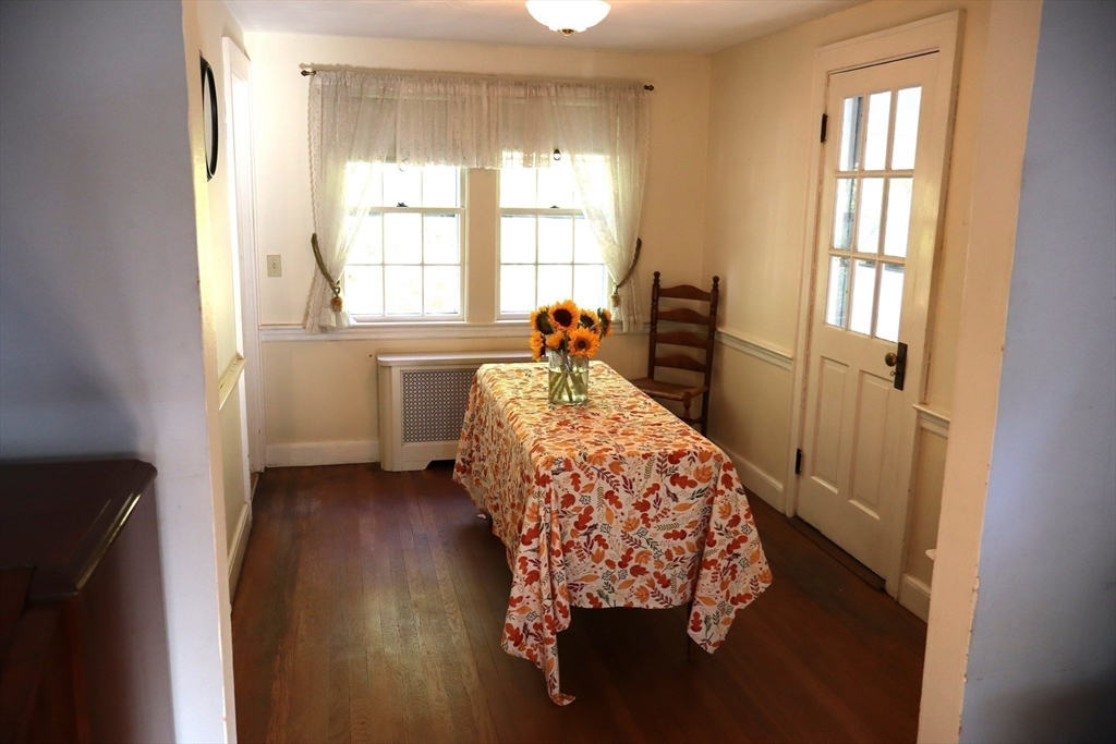 18 Crosby Rd Wakefield, MA 01880 18 Crosby Rd Wakefield, MA 01880