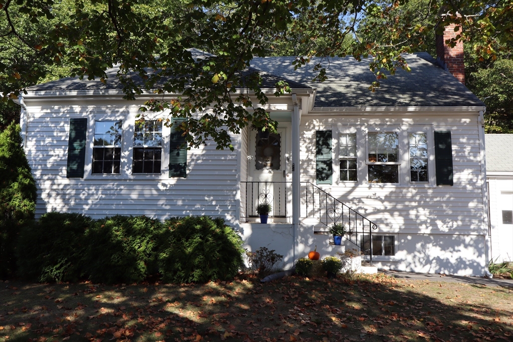 18 Crosby Rd Wakefield, MA 01880 18 Crosby Rd Wakefield, MA 01880