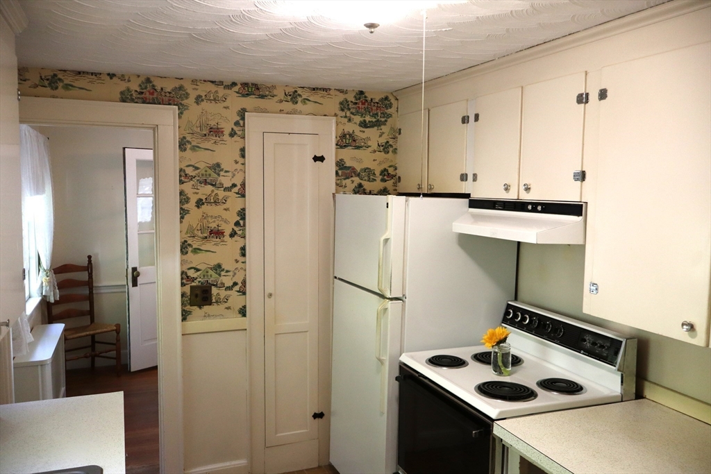 18 Crosby Rd Wakefield, MA 01880 18 Crosby Rd Wakefield, MA 01880