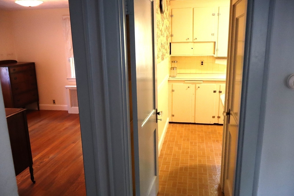 18 Crosby Rd Wakefield, MA 01880 18 Crosby Rd Wakefield, MA 01880