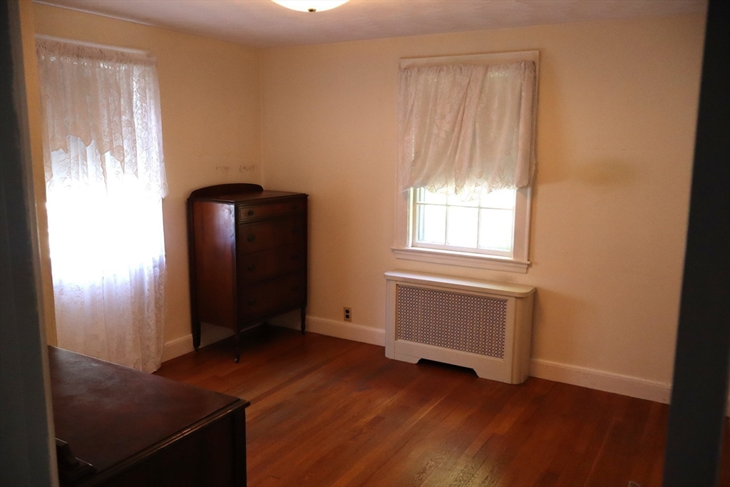 18 Crosby Rd Wakefield, MA 01880 18 Crosby Rd Wakefield, MA 01880