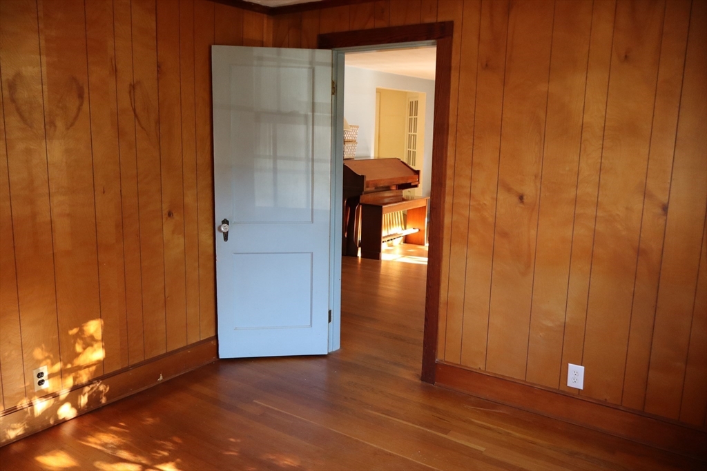 18 Crosby Rd Wakefield, MA 01880 18 Crosby Rd Wakefield, MA 01880