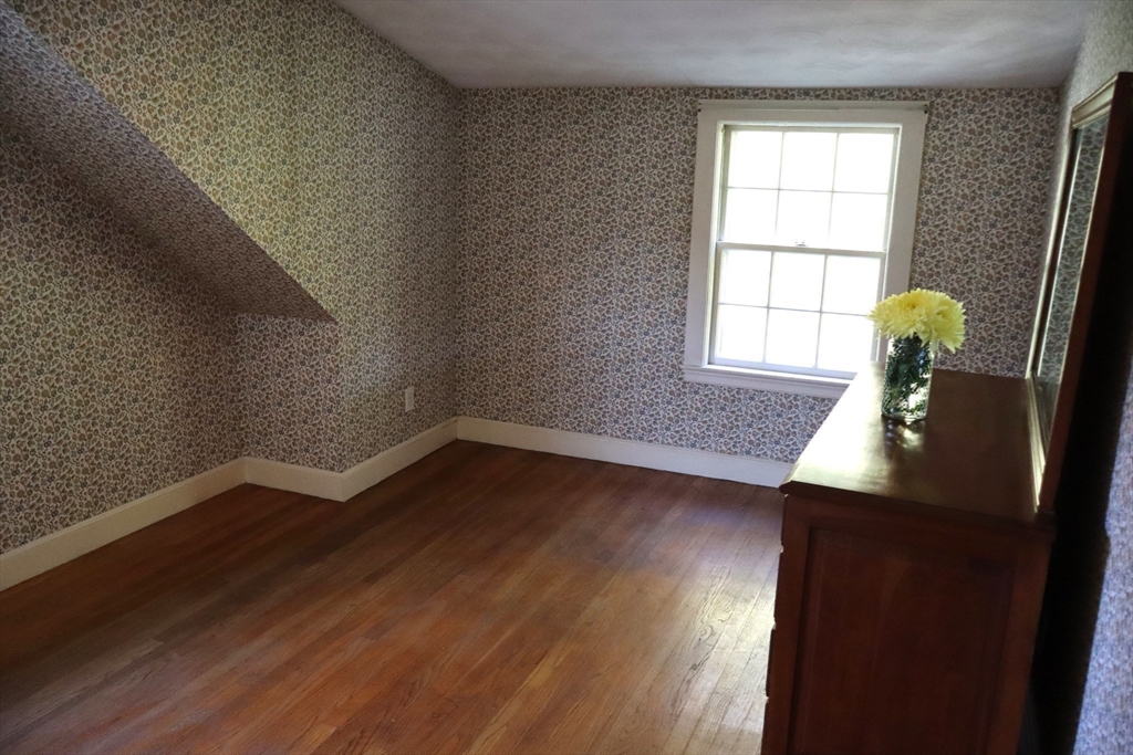 18 Crosby Rd Wakefield, MA 01880 18 Crosby Rd Wakefield, MA 01880