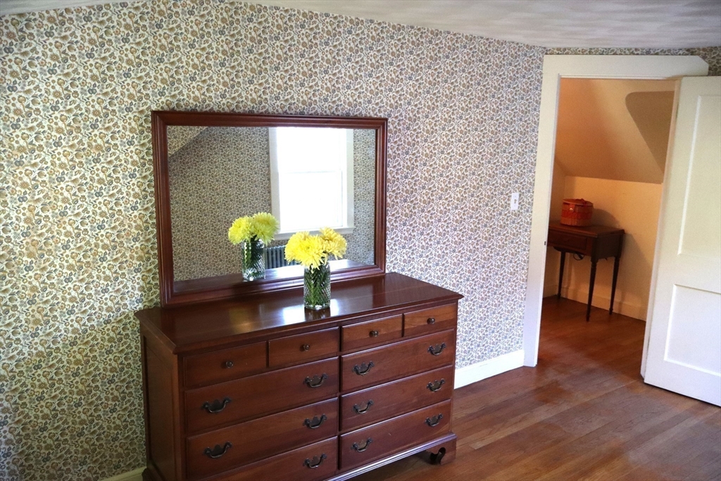 18 Crosby Rd Wakefield, MA 01880 18 Crosby Rd Wakefield, MA 01880