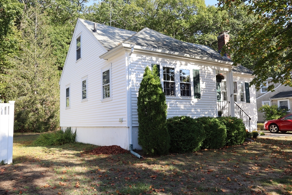 18 Crosby Rd Wakefield, MA 01880 18 Crosby Rd Wakefield, MA 01880