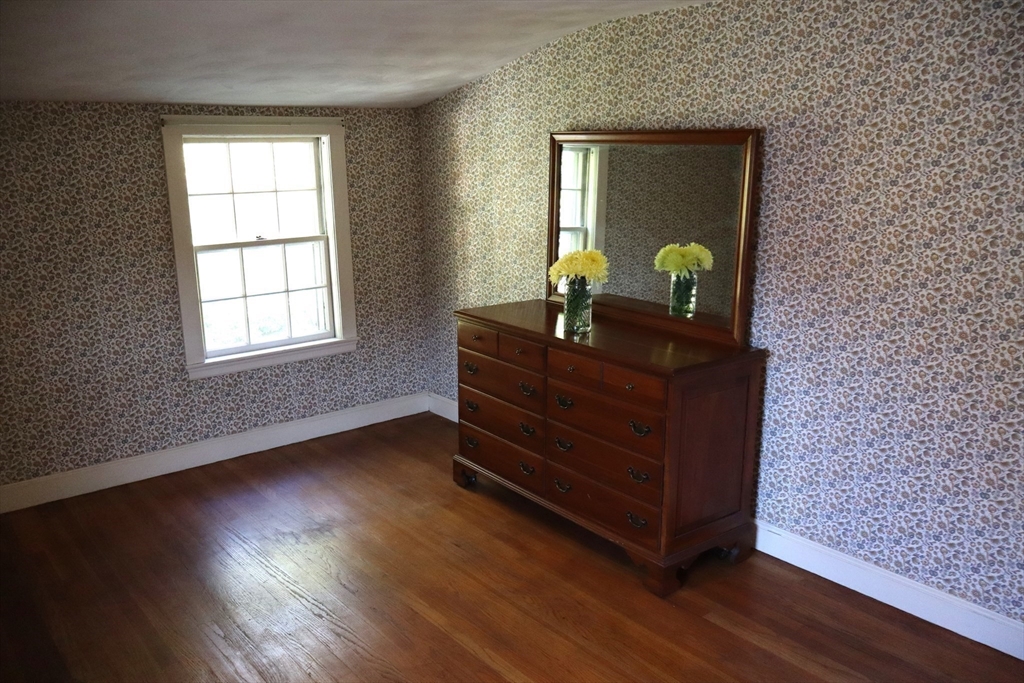 18 Crosby Rd Wakefield, MA 01880 18 Crosby Rd Wakefield, MA 01880