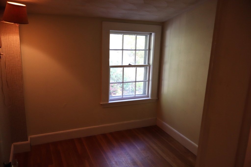 18 Crosby Rd Wakefield, MA 01880 18 Crosby Rd Wakefield, MA 01880