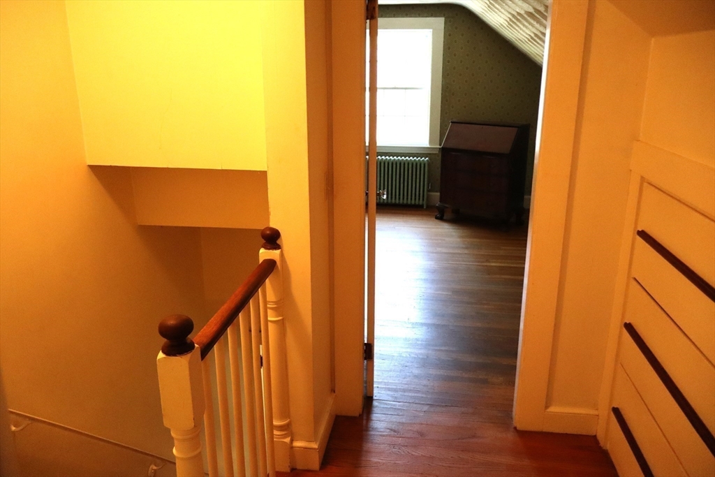18 Crosby Rd Wakefield, MA 01880 18 Crosby Rd Wakefield, MA 01880