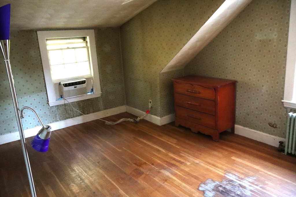 18 Crosby Rd Wakefield, MA 01880 18 Crosby Rd Wakefield, MA 01880