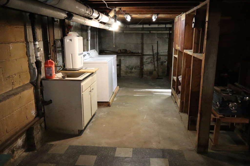 18 Crosby Rd Wakefield, MA 01880 18 Crosby Rd Wakefield, MA 01880